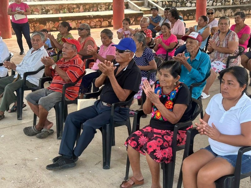 El municipio de Tehuantepec continua entregando las despensas a adultos mayores