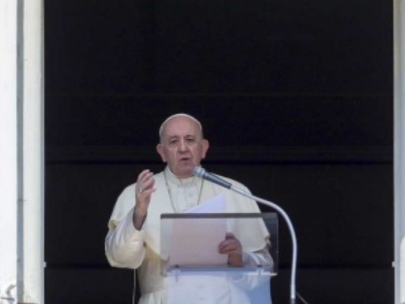 El Papa reclama trato humano a migrantes
