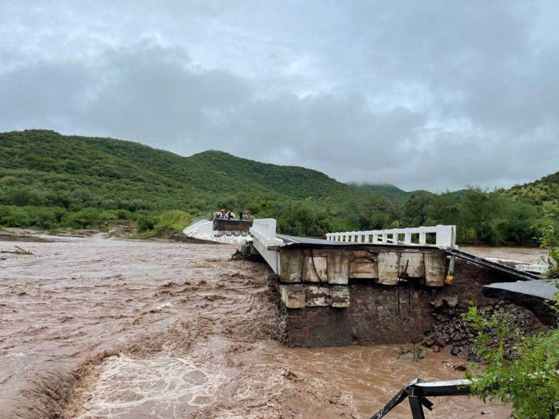 El paso del huracán “Nora” afectó 14 puentes