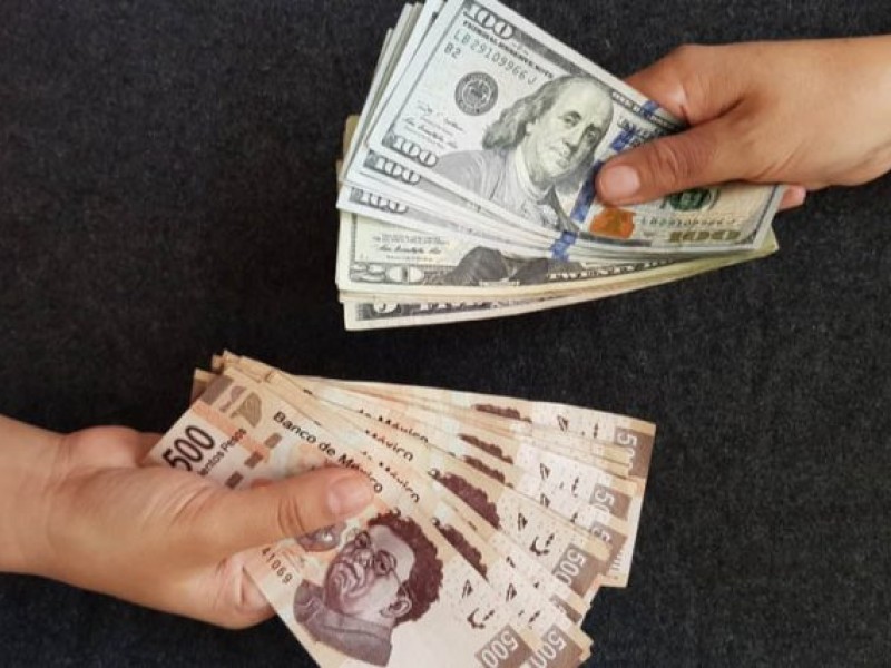 El peso inicia perdiendo este martes frente al dólar