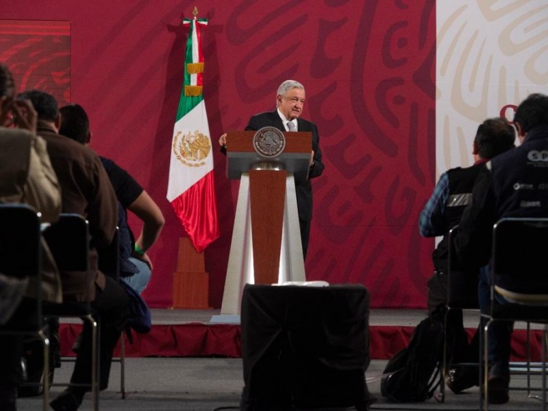 El presidente AMLO felicita a los maestros en su día