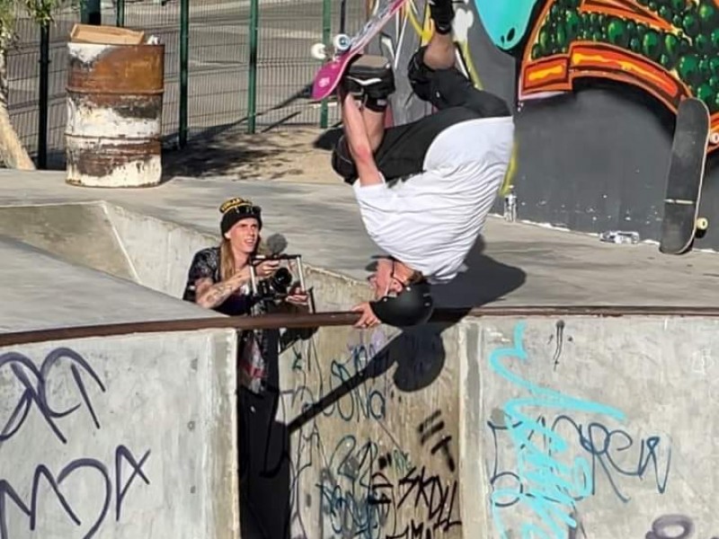 El reconocido skate, Tony Hawk patinando en tierras paceñas