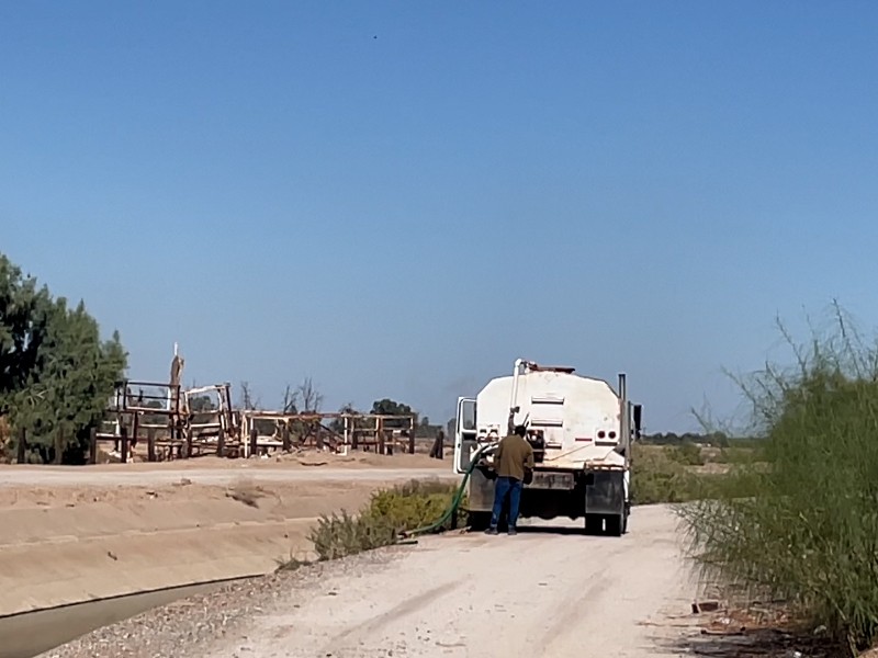 El robo hormiga de agua en el canal