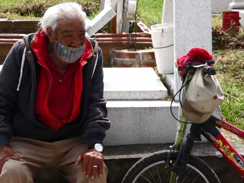 El señor José festeja a sus muertos