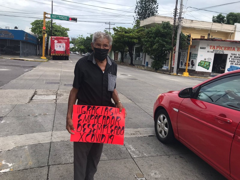 El señor Rubén pide en cruceros para poder sobrevivir