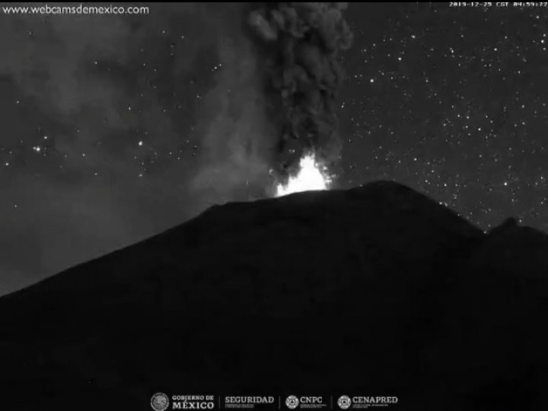 El volcán Popocatépetl arroja fragmentos incandescentes en Navidad