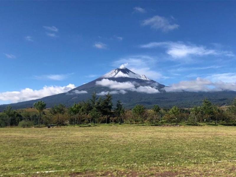 El volcán Popocatépetl presenta actividad moderada