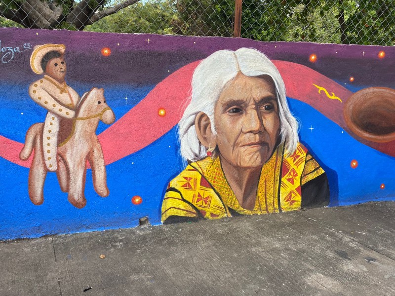 Elaboran pinturas de artesanos alfareros del Barrio Vixhana de Tehuantepec