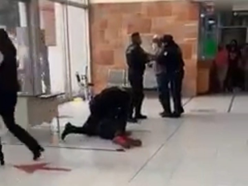Elementos de Guardia Nacional golpean a paciente en Centro Médico