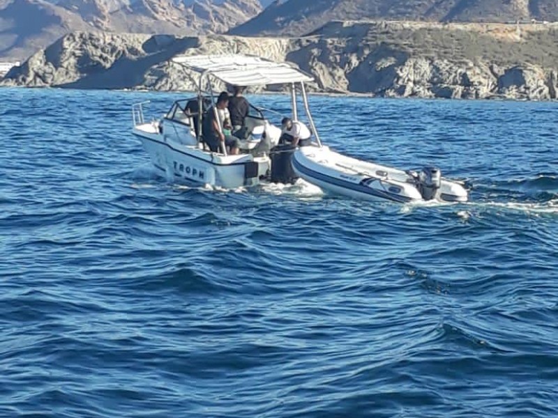 Elementos de SeMar auxilian a pescadores