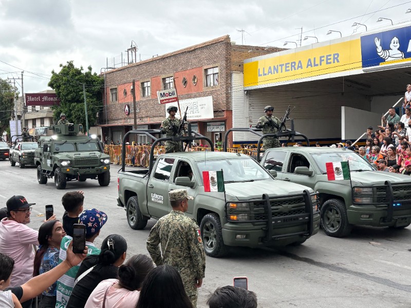 Elementos militares encabezaron el Desfile de Independencia en Gómez Palacio