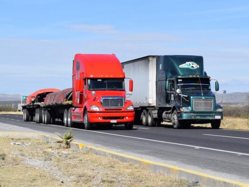 Eliminarán cobro de permiso a transportistas de carga