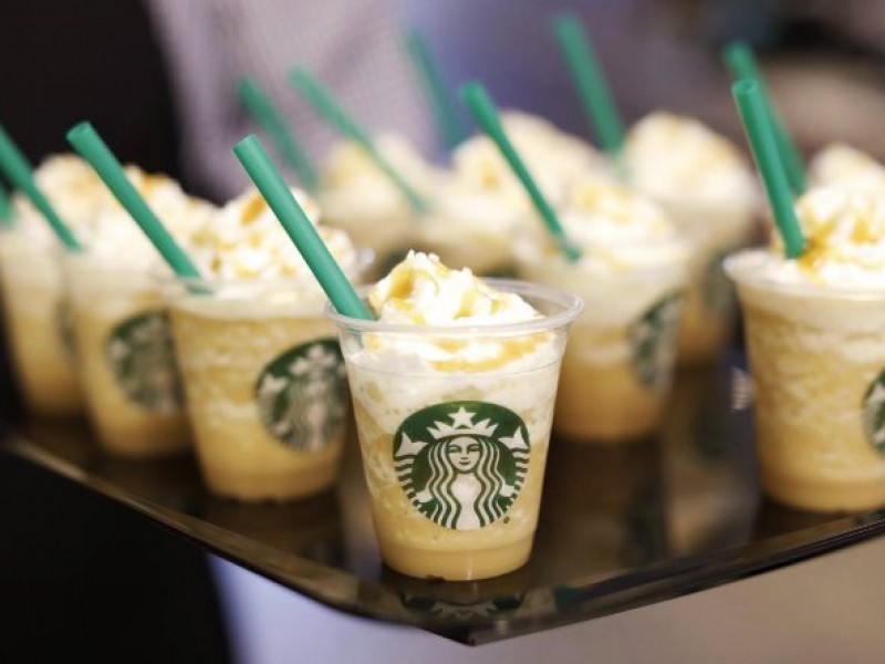 Eliminiará Starbucks uso de popotes en sus sucursales