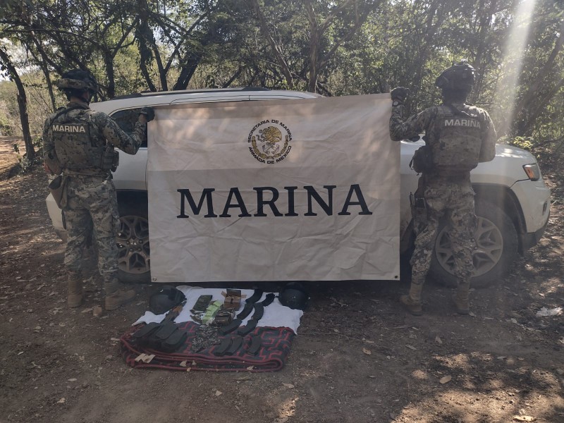 Elota: Asegura Marina vehículos y armamento en Potrerillos