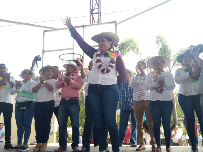 Elsa Valencia cierra campaña electoral en Petacalco