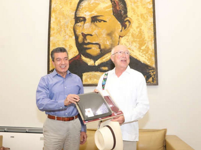 Embajador de EU visita Chiapas para analizar crisis migratoria
