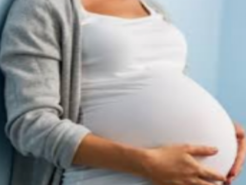 Embarazadas deben extremar precauciones ante pandemia