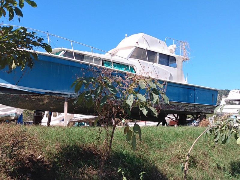 Embarcaciones abandonadas en “Las Salinas” generan problemas