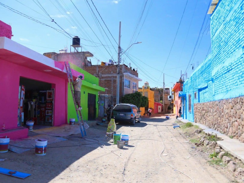 Embellecen fachadas de 46 viviendas en San José del Potrero