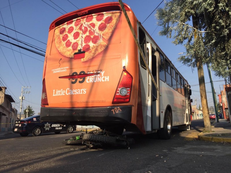 Embiste autobús a cadete y muere en Toluca