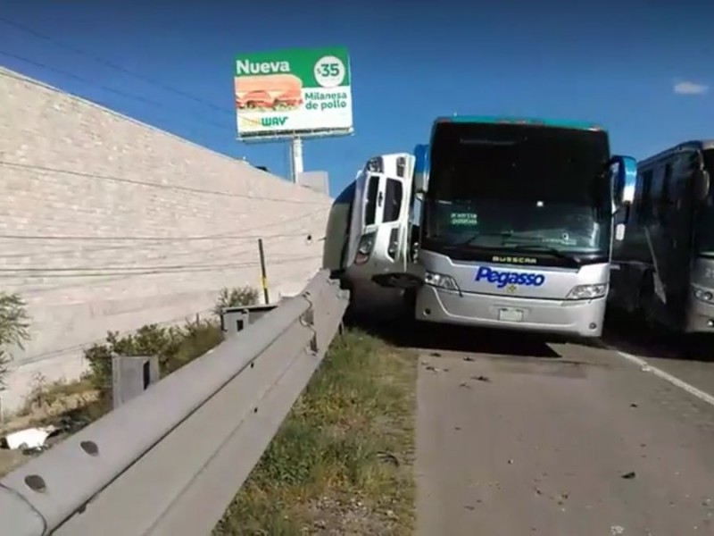 Embiste autobús Pegasso a vehículo