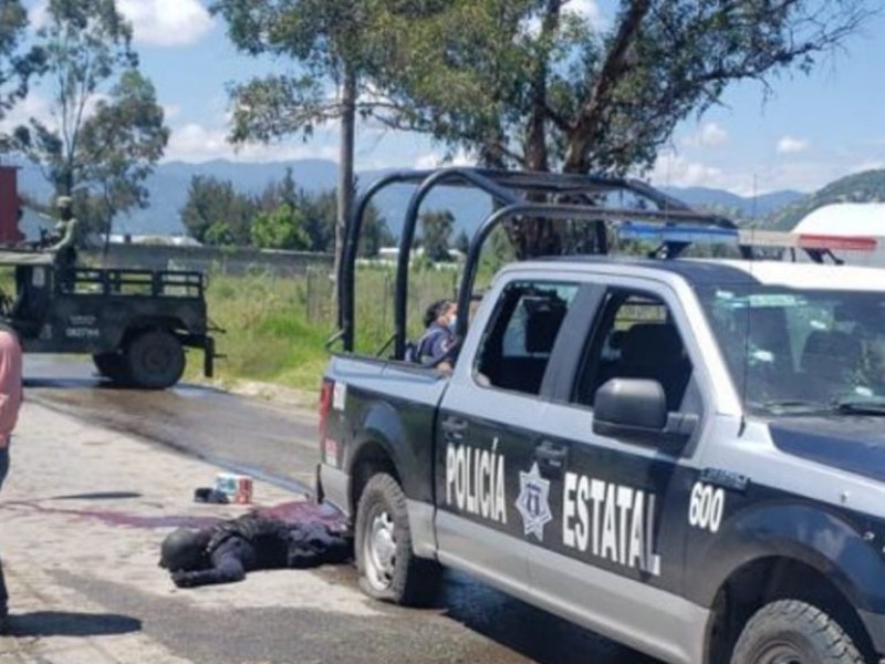 Emboscan armados a alcaldesa de Pilcaya; 2 policías muertos