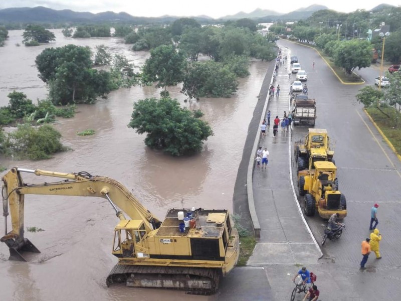 Emergencia en Sinaloa por desbordamiento del río Baluarte