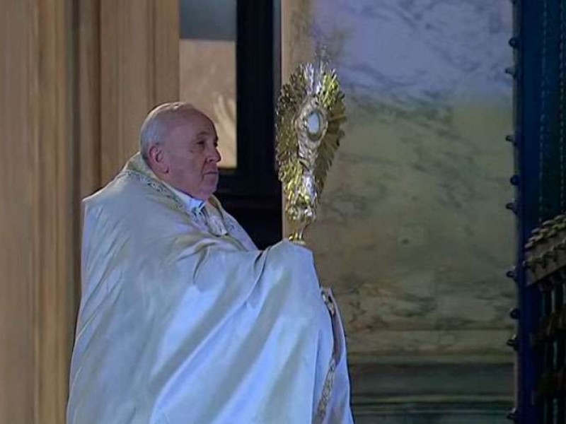 Emite el Papa Francisco histórica bendición ante COVID-19