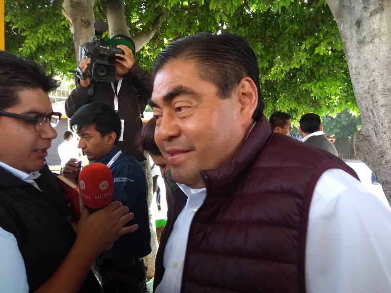 Emite su voto en Tehuacán, Barbosa