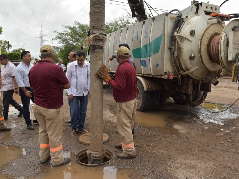 Emiten alerta sanitaria por colector obstruido