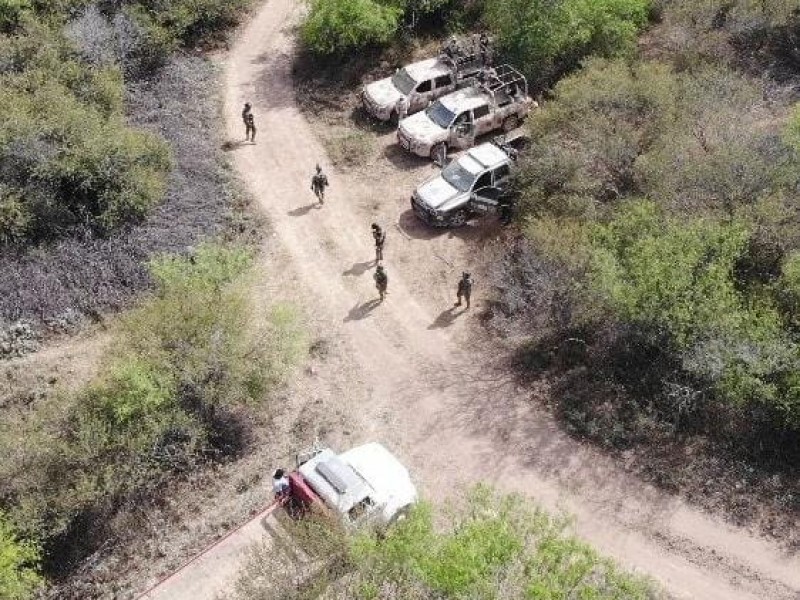 Empalme: encuentran misteriosos contenedores de hidrocarburo, vehículo y moto