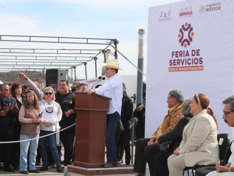 Empalmenses se benefician en la Feria de Servicios