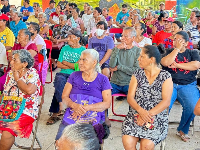 Entrega del Programa Alimentario para Adultos Mayores en Tehuantepec