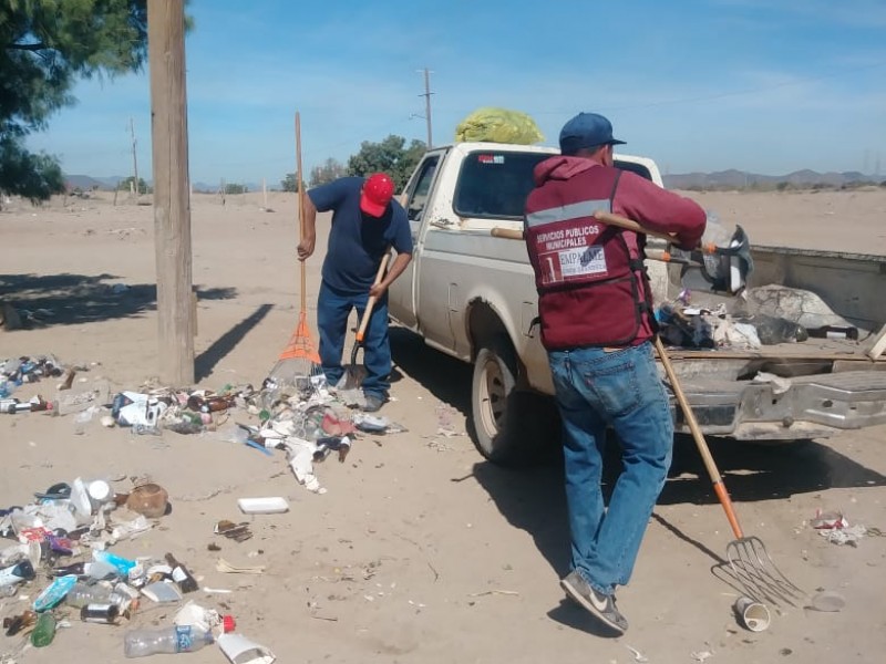 Empieza limpieza de playa del Cochórit por Semana Santa