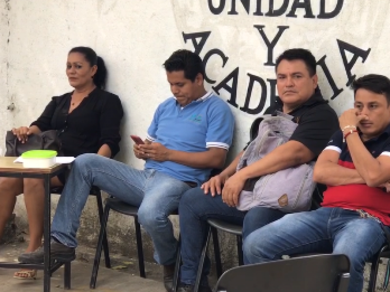 Empleados administrativos sindicalizados del Conalep paran labores