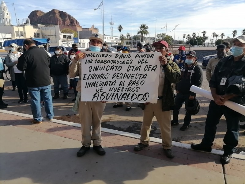 Empleados de CEA Guaymas se manifestaron este día