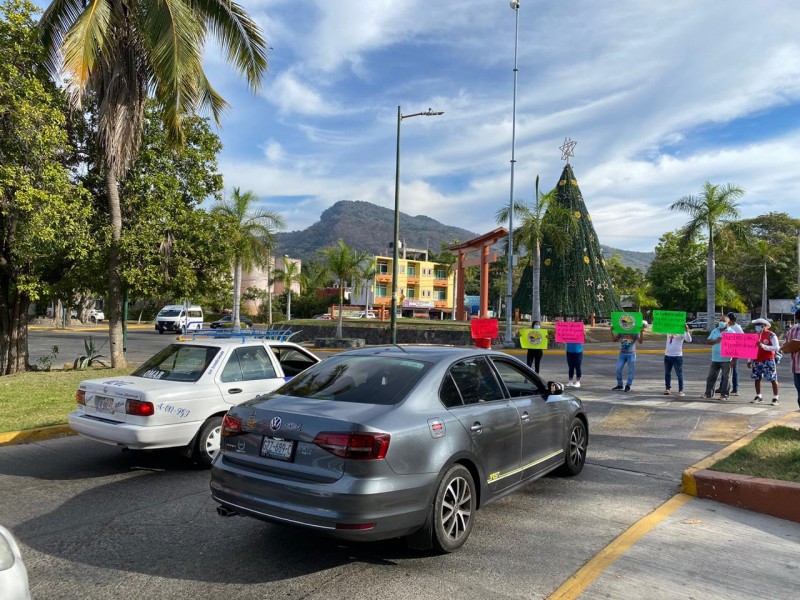 Empleados de Promotora bloquean Plaza Kioto