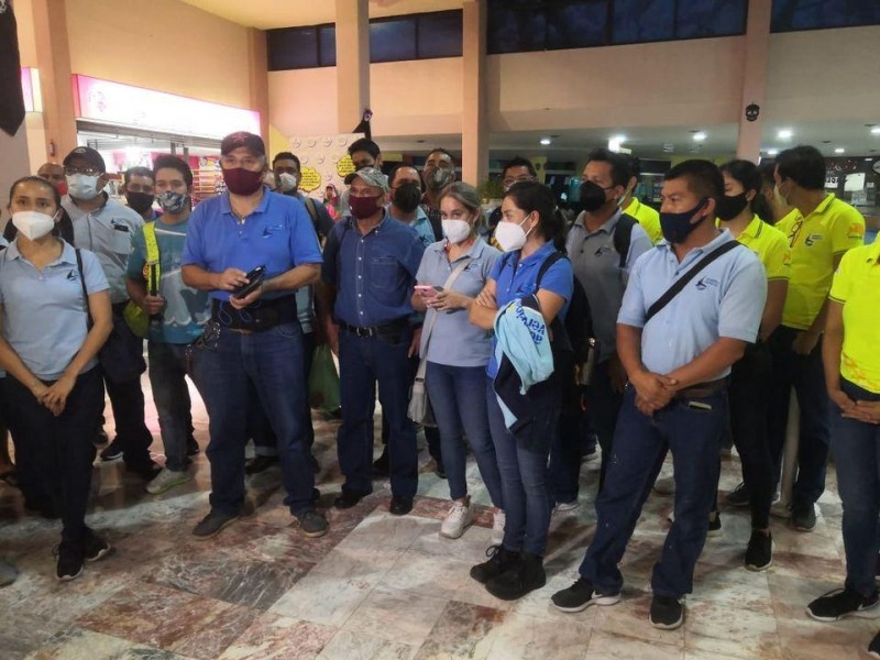 Empleados del Acuario de Veracruz denuncian irregularidades.