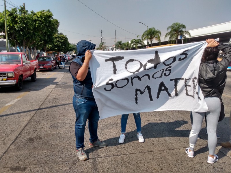 Empleados del Maternidad López Mateos exigen ser contratados