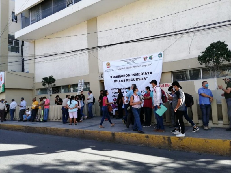 Empleados sindicalizados toman Ayuntamiento de Chilpancingo