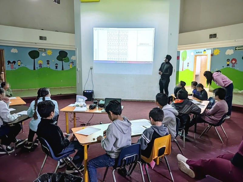 Emprende Cultura curso de dibujo en albergue de DIF