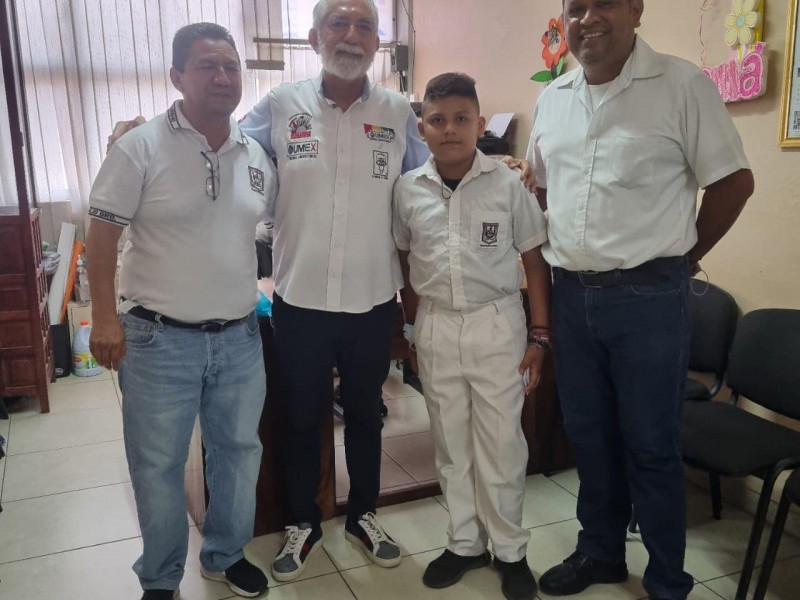 Empresario crea beca 