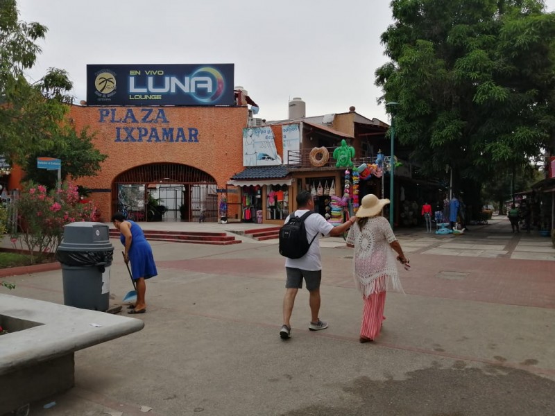 Empresarios buscan mejoramiento de los centros comerciales de Ixtapa