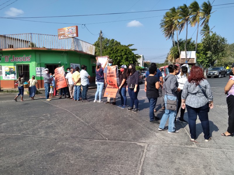 Empresarios de Juchitán protestan con bloqueo