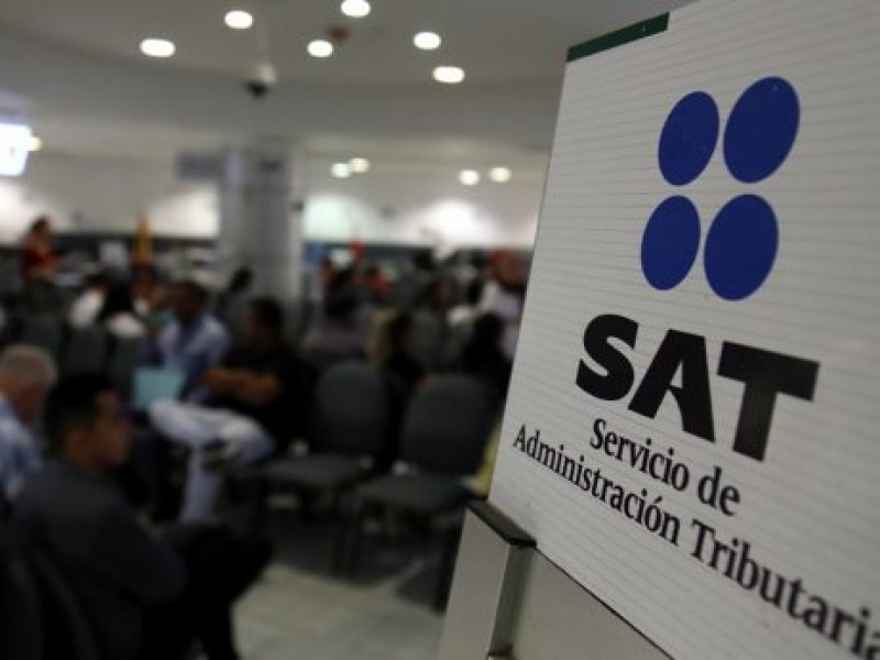 Contribuyentes en jaque paralizan trámites fiscales en SAT