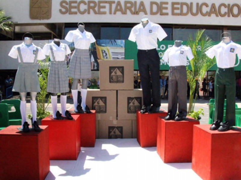 Empresarios piden encargarse de confección y distribución de uniformes escolares