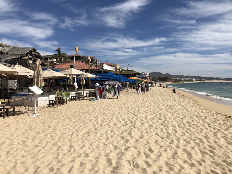 Empresarios de playa El Médano otorgarán cubrebocas a turistas