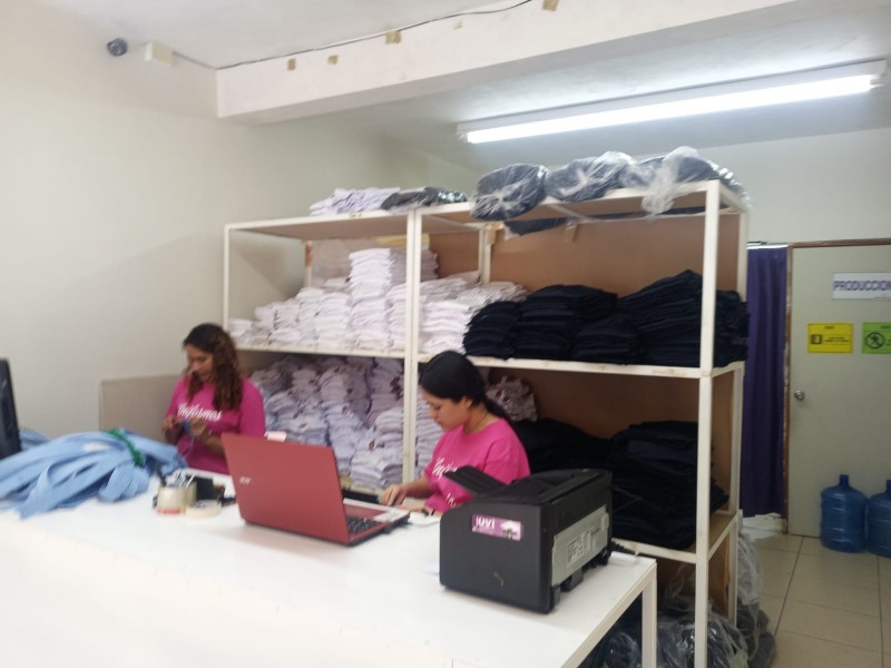 Empresarios textileros reportan poca asistencia en canje de uniformes escolares