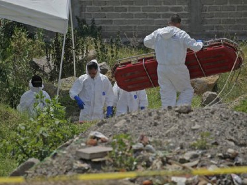 En 3 fosas suman 87 personas sin identificar