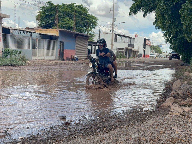 ¡En abandono total! Lluvias convierten fraccionamiento Colón en zona intransitable